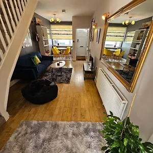 Whole House With A Private Garden And Terrace, Holiday home Brighton