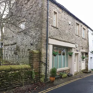  Apartment Blacksmith